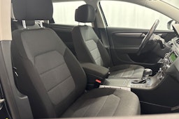 musta Volkswagen Passat 2012 kuva 12.