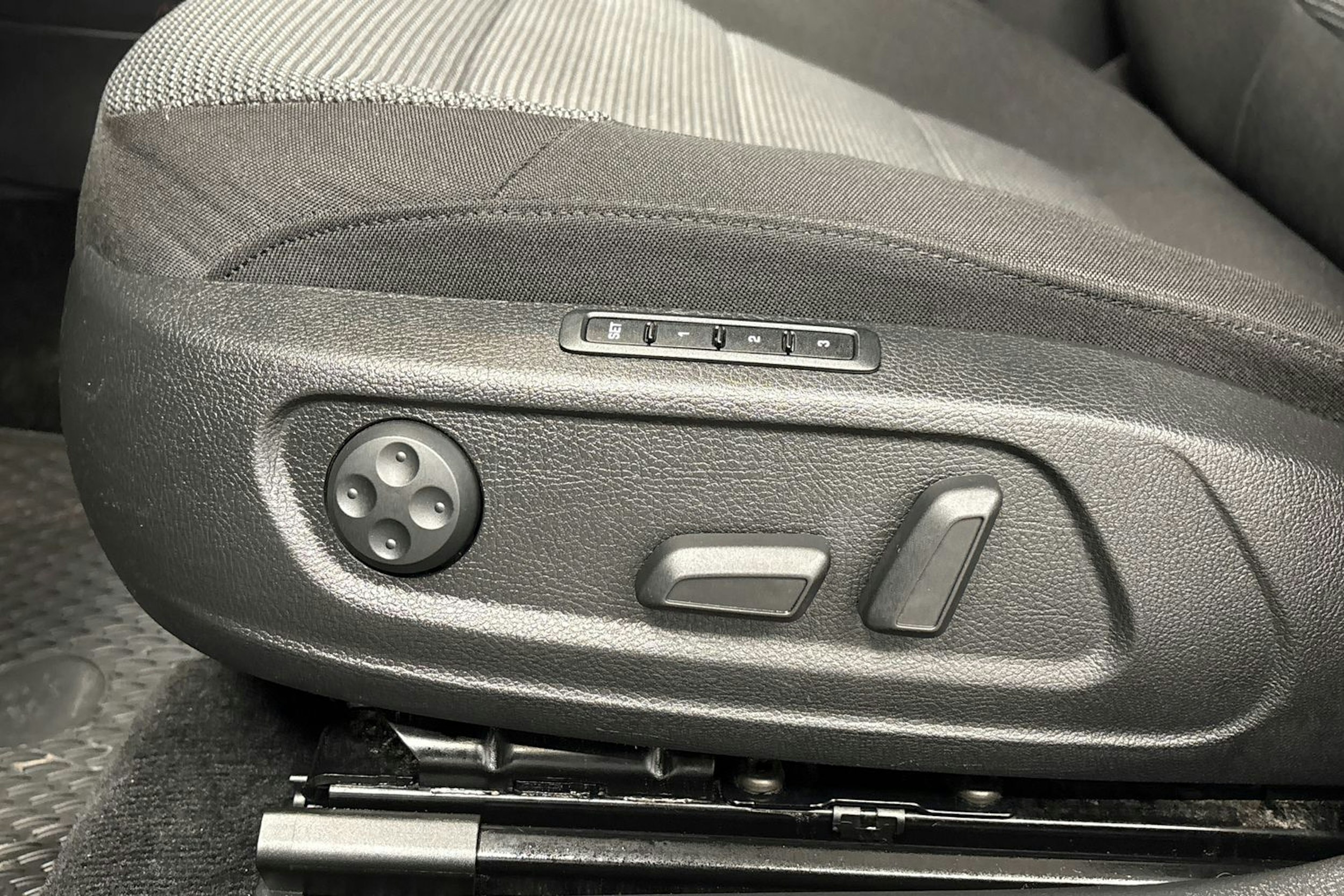 musta Volkswagen Passat 2012 kuva 16.