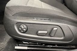 musta Volkswagen Passat 2012 kuva 16.