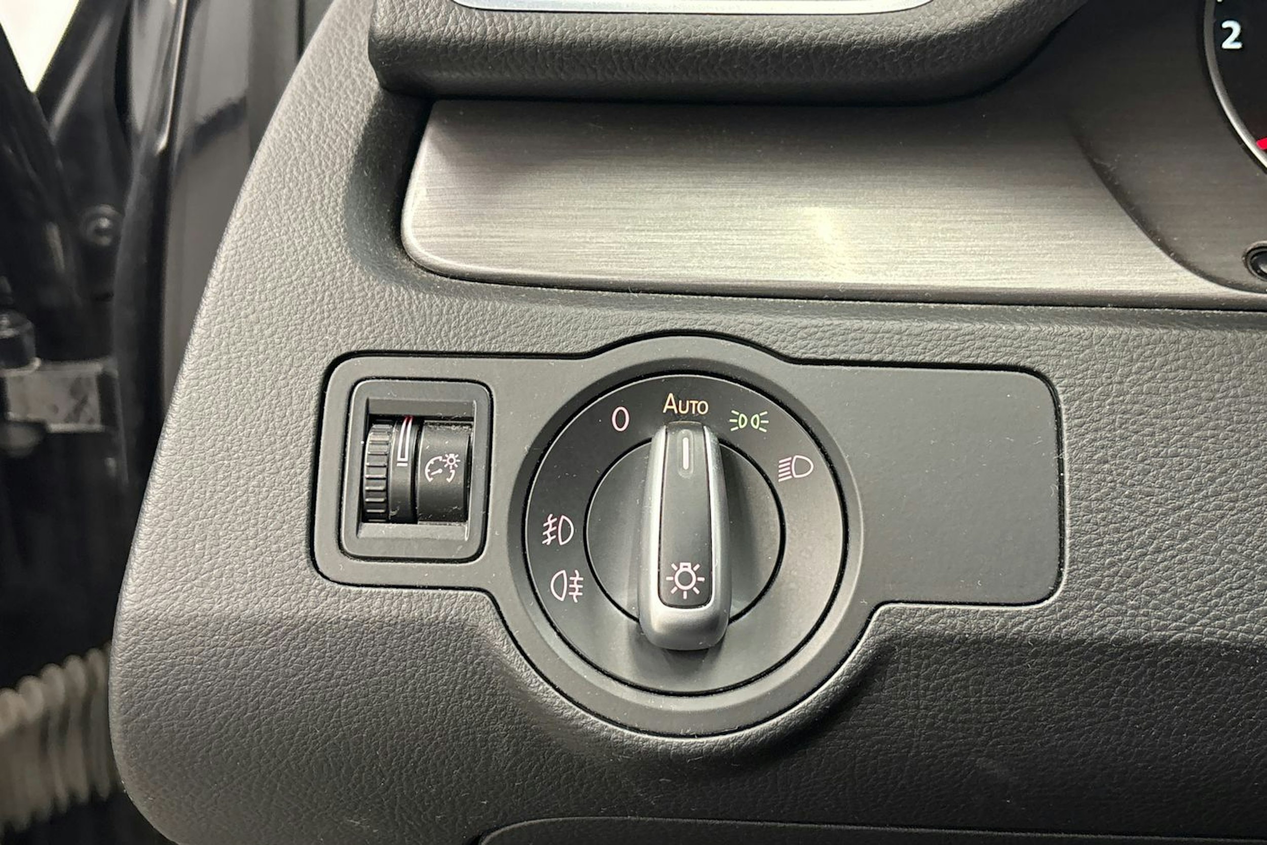 musta Volkswagen Passat 2012 kuva 17.