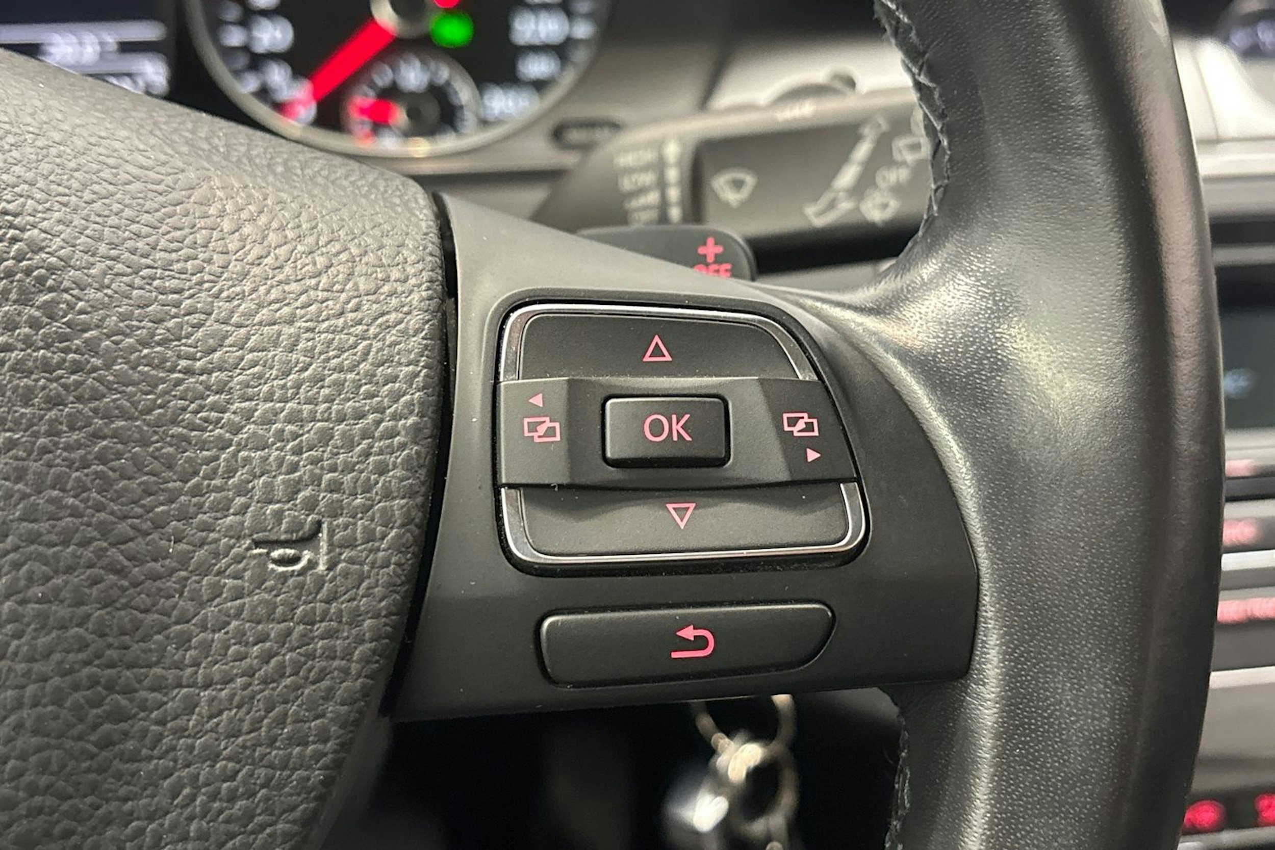 musta Volkswagen Passat 2012 kuva 19.