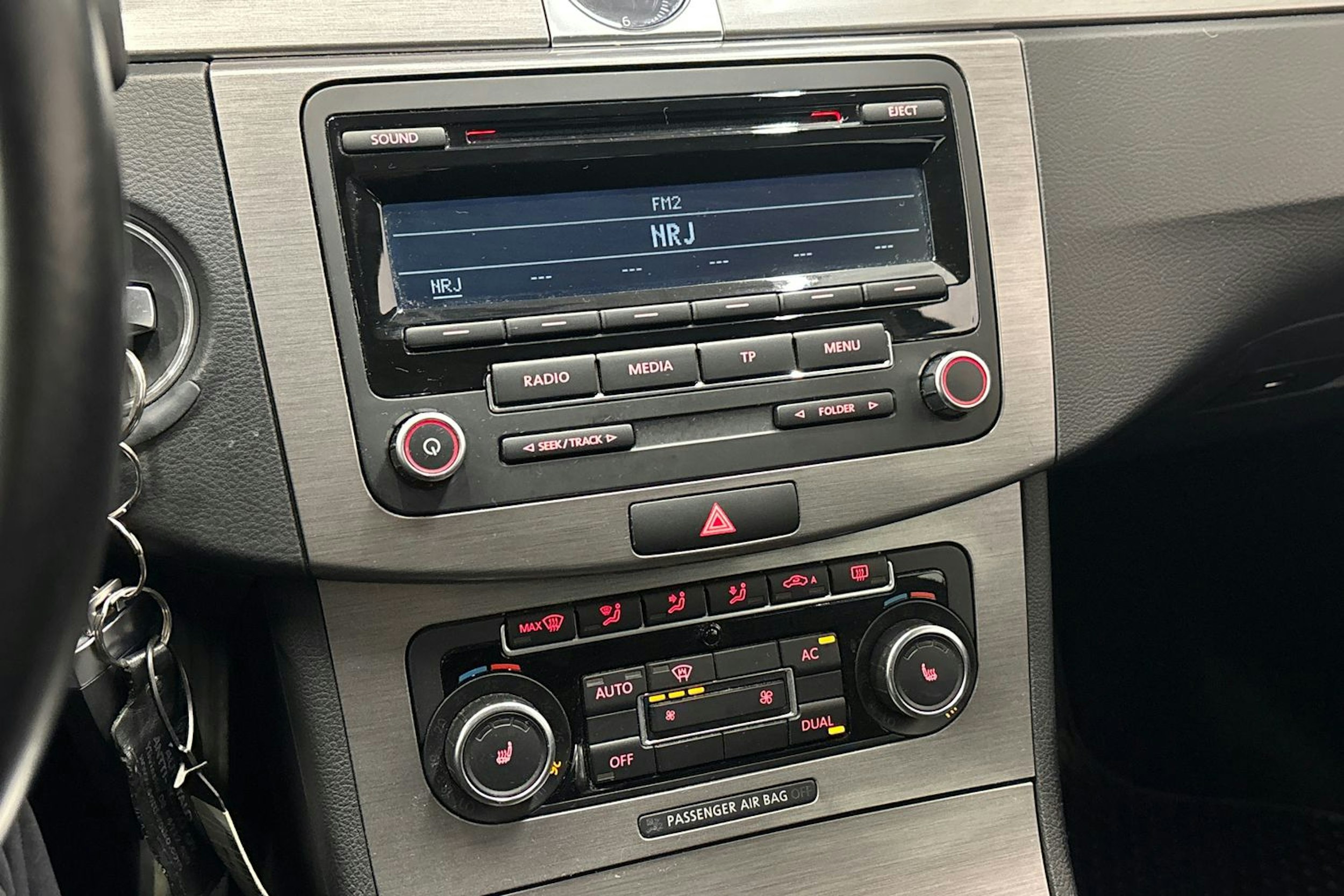 musta Volkswagen Passat 2012 kuva 22.