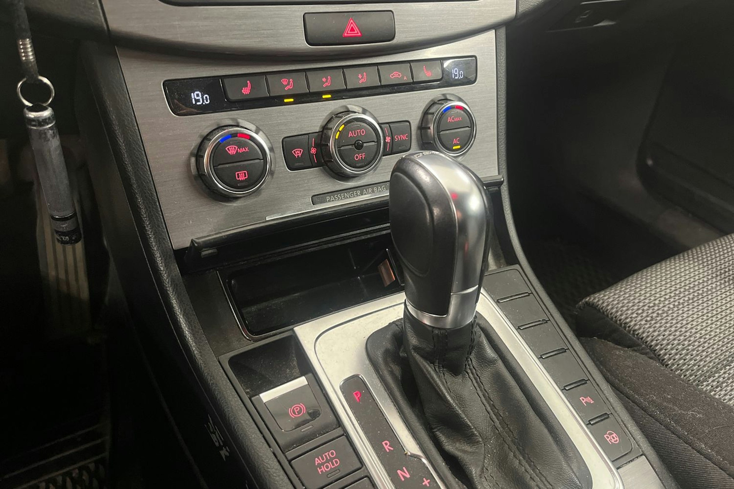 Harmaa Volkswagen PASSAT 2012 kuva 20.