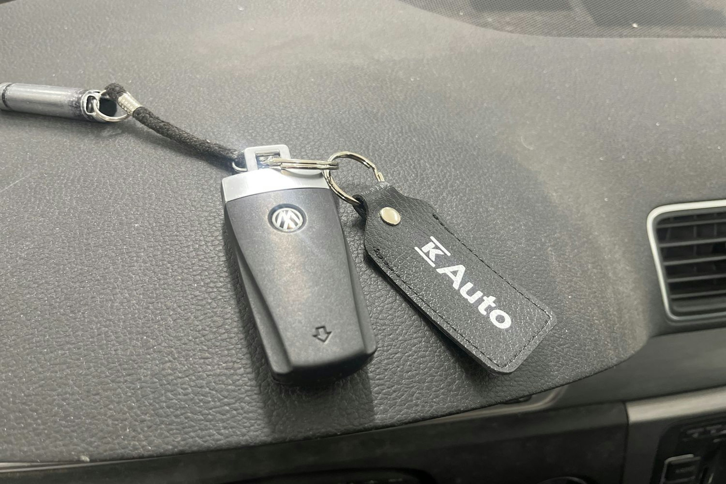 Harmaa Volkswagen PASSAT 2012 kuva 30.