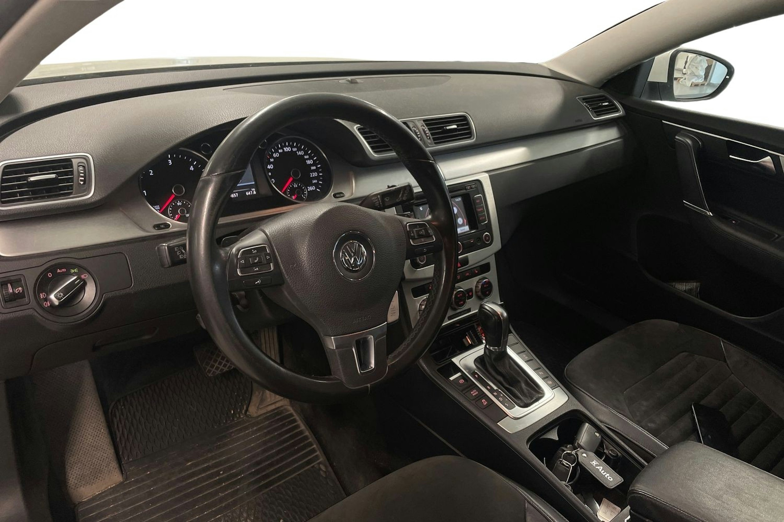 Valkoinen Volkswagen PASSAT 2012 kuva 3.