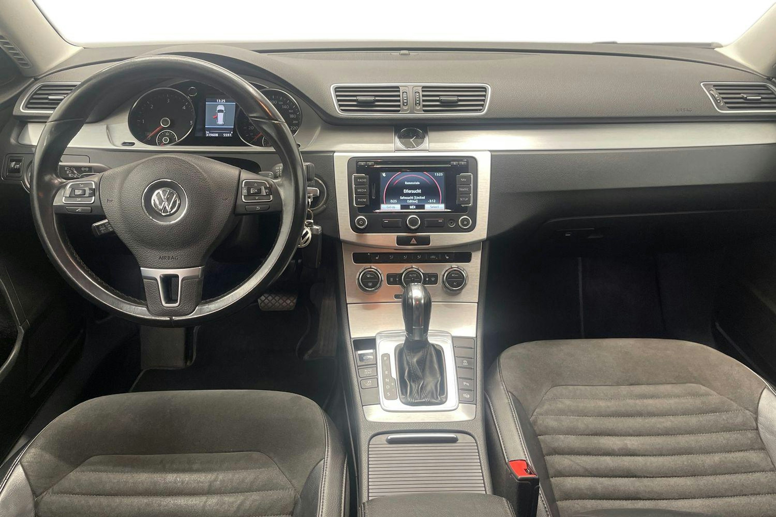 Valkoinen Volkswagen PASSAT 2012 kuva 9.