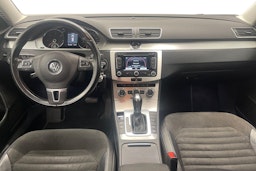 Valkoinen Volkswagen PASSAT 2012 kuva 9.
