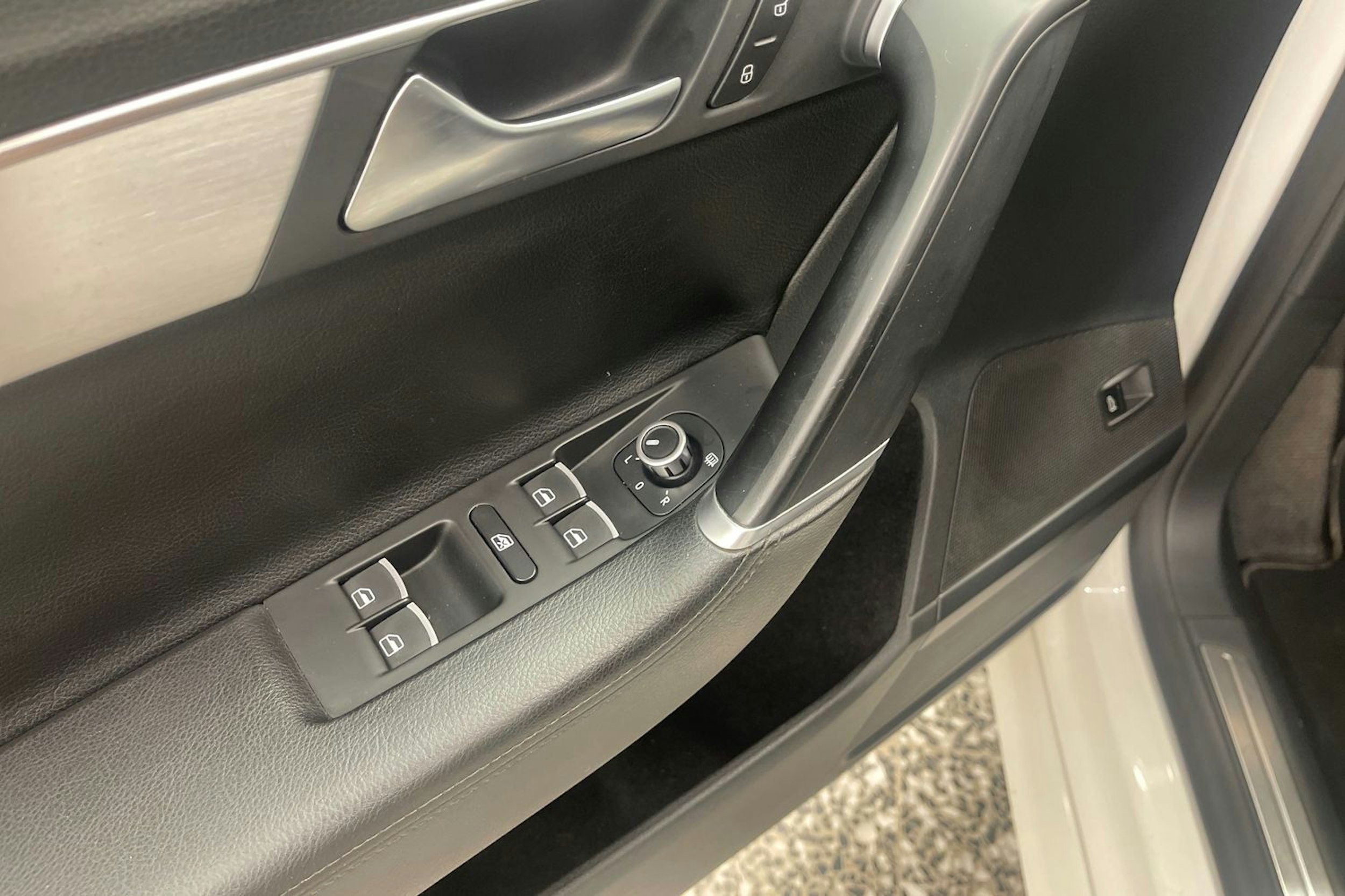 Valkoinen Volkswagen PASSAT 2012 kuva 15.