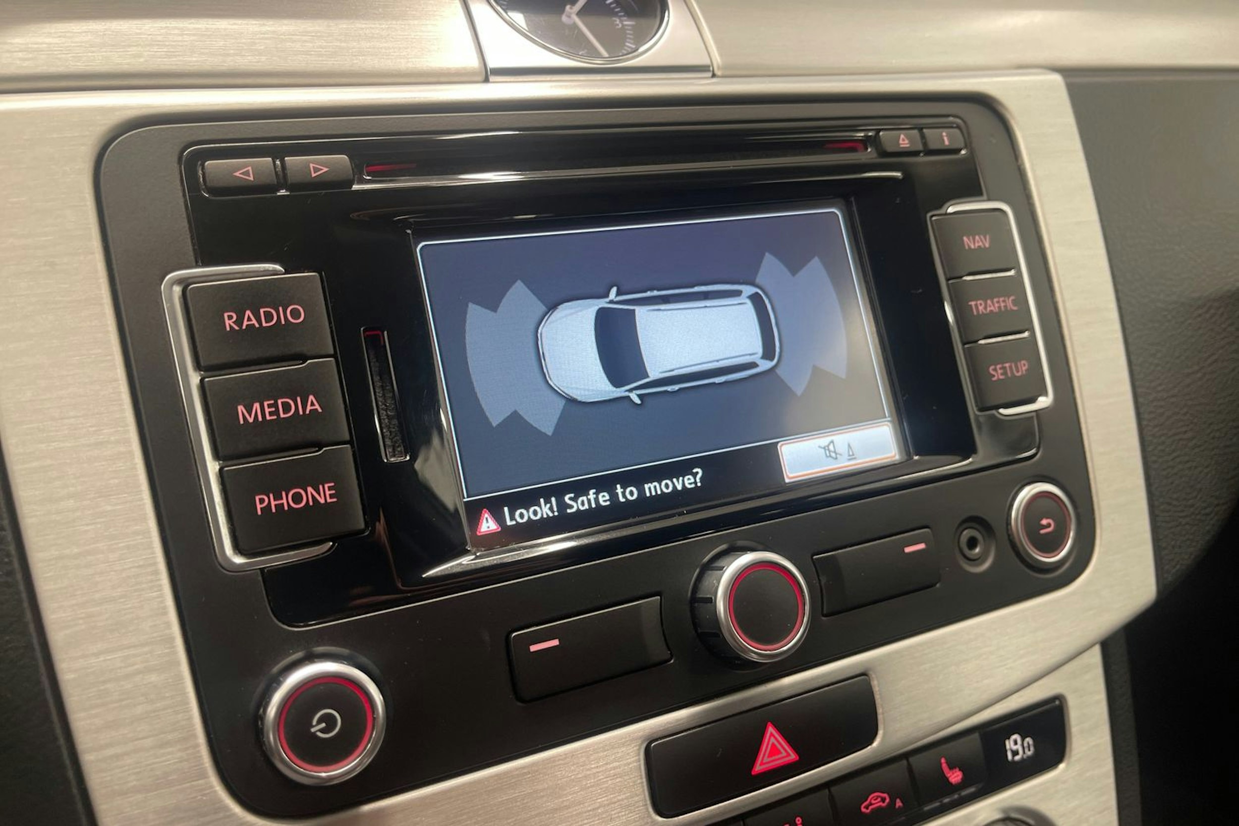 Valkoinen Volkswagen PASSAT 2012 kuva 19.