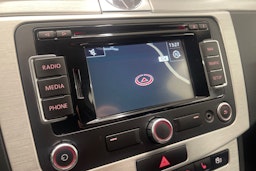 Valkoinen Volkswagen PASSAT 2012 kuva 20.