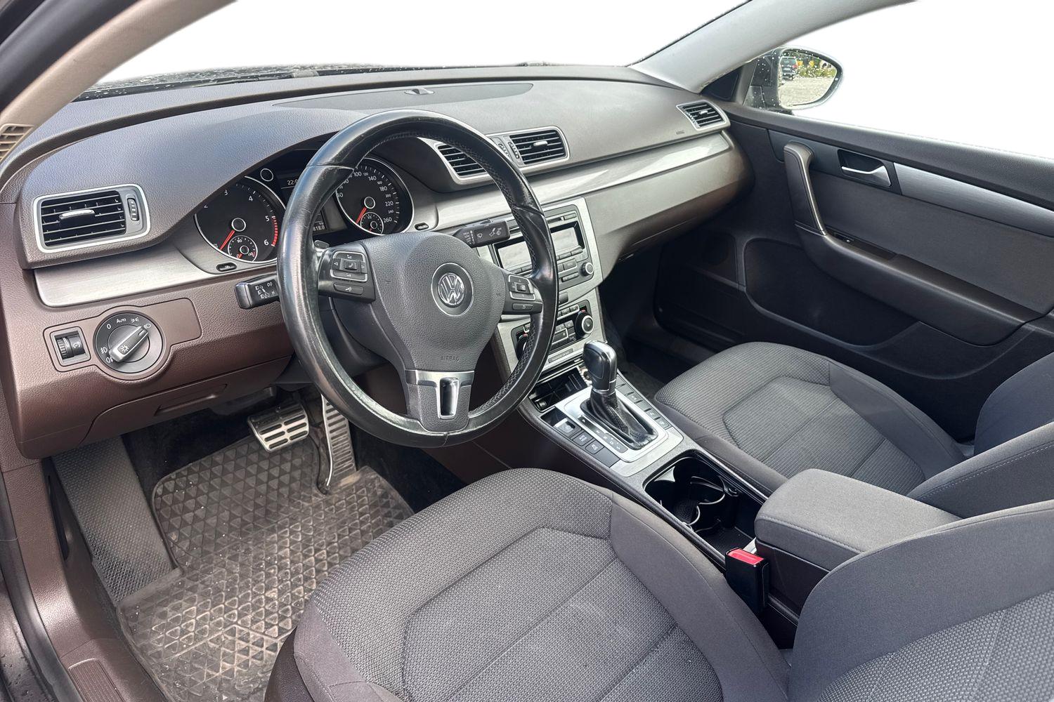 Volkswagen Passat 2012, kuva 3/3