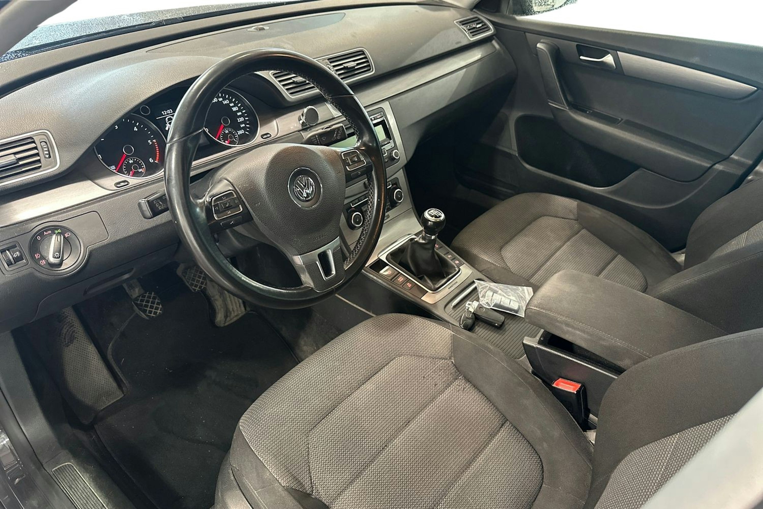 harmaa Volkswagen Passat 2012 kuva 7.