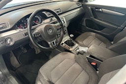 harmaa Volkswagen Passat 2012 kuva 7.