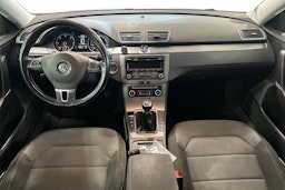 harmaa Volkswagen Passat 2012 kuva 9.
