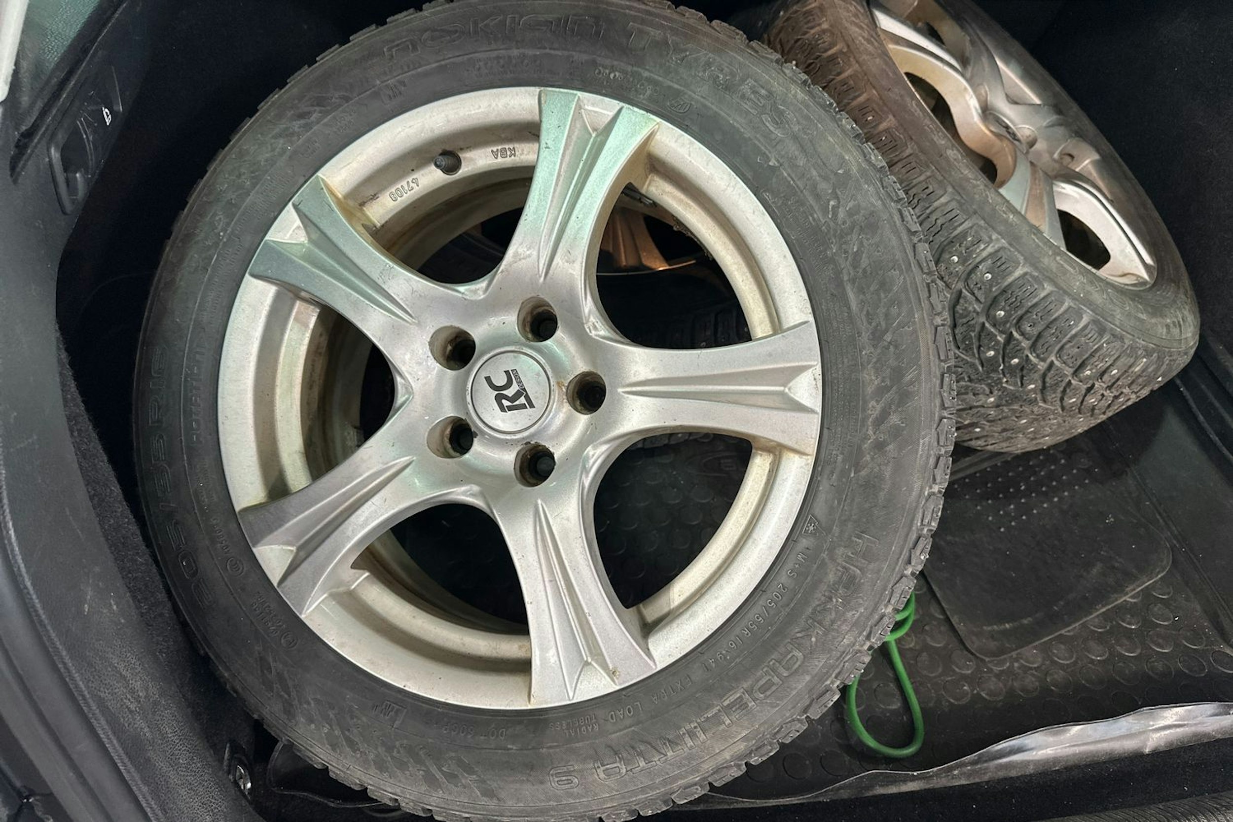 harmaa Volkswagen Passat 2012 kuva 14.