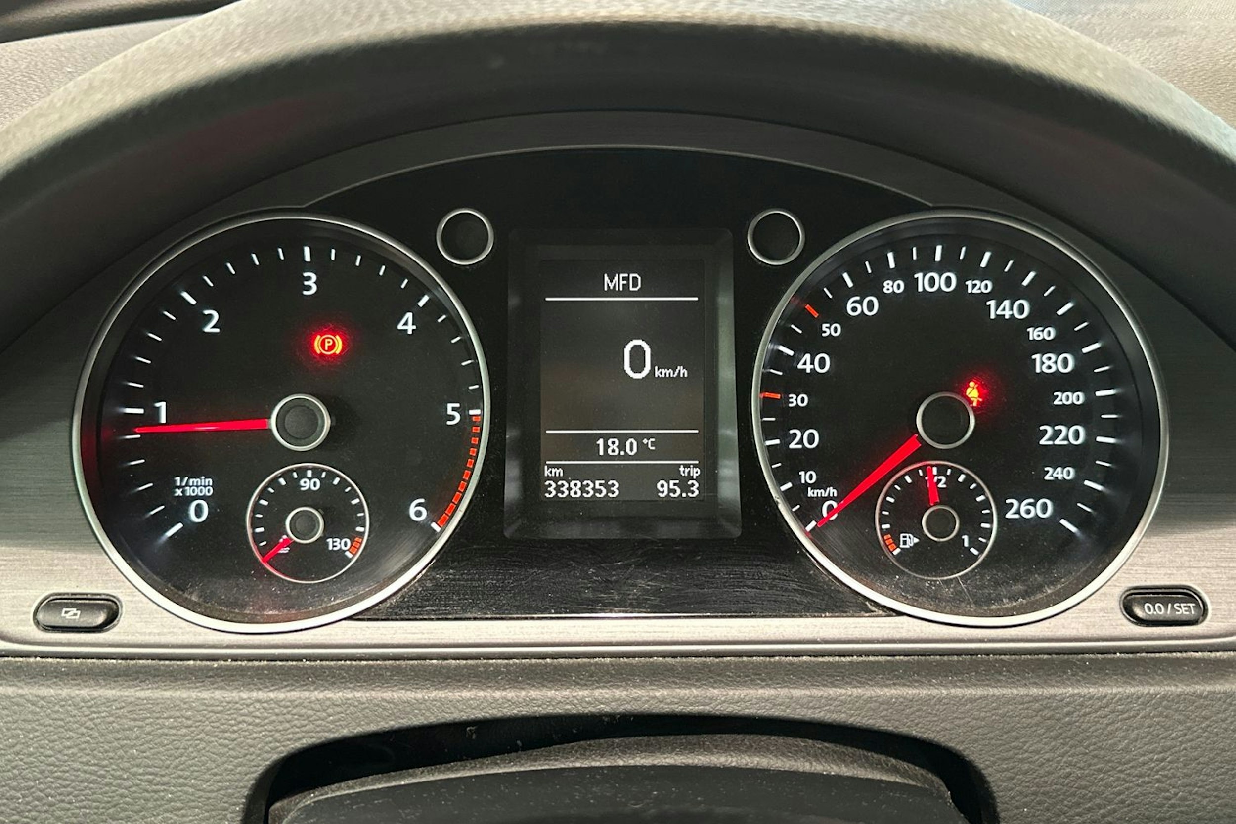 harmaa Volkswagen Passat 2012 kuva 16.