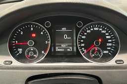 harmaa Volkswagen Passat 2012 kuva 16.