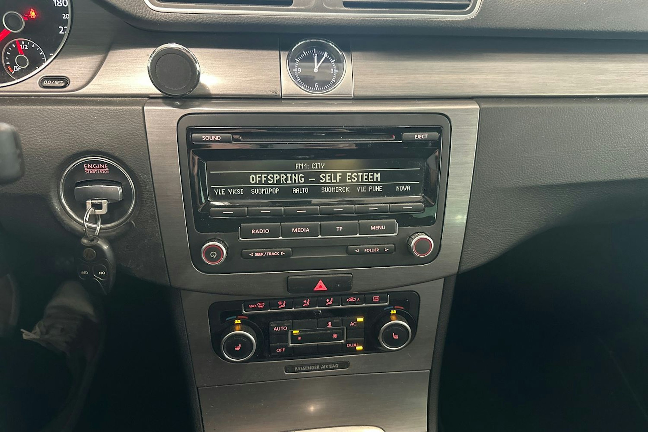 harmaa Volkswagen Passat 2012 kuva 17.