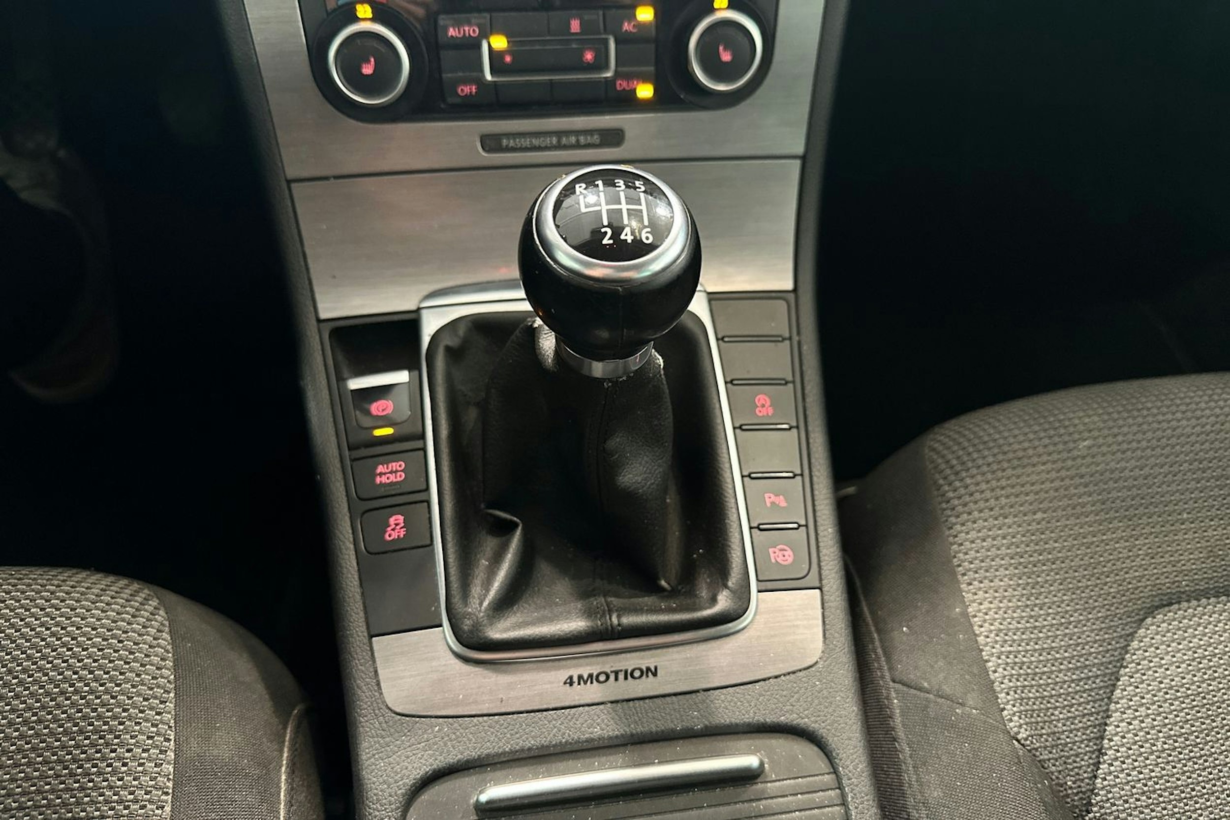harmaa Volkswagen Passat 2012 kuva 18.