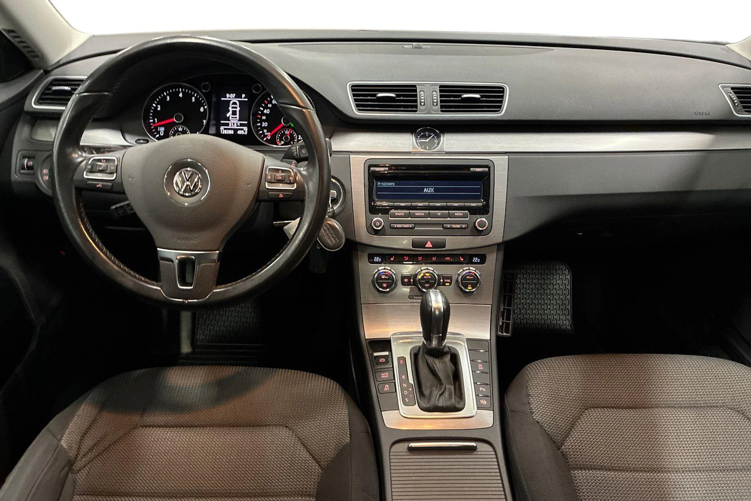 ruskea (beige) Volkswagen Passat 2012 kuva 7.