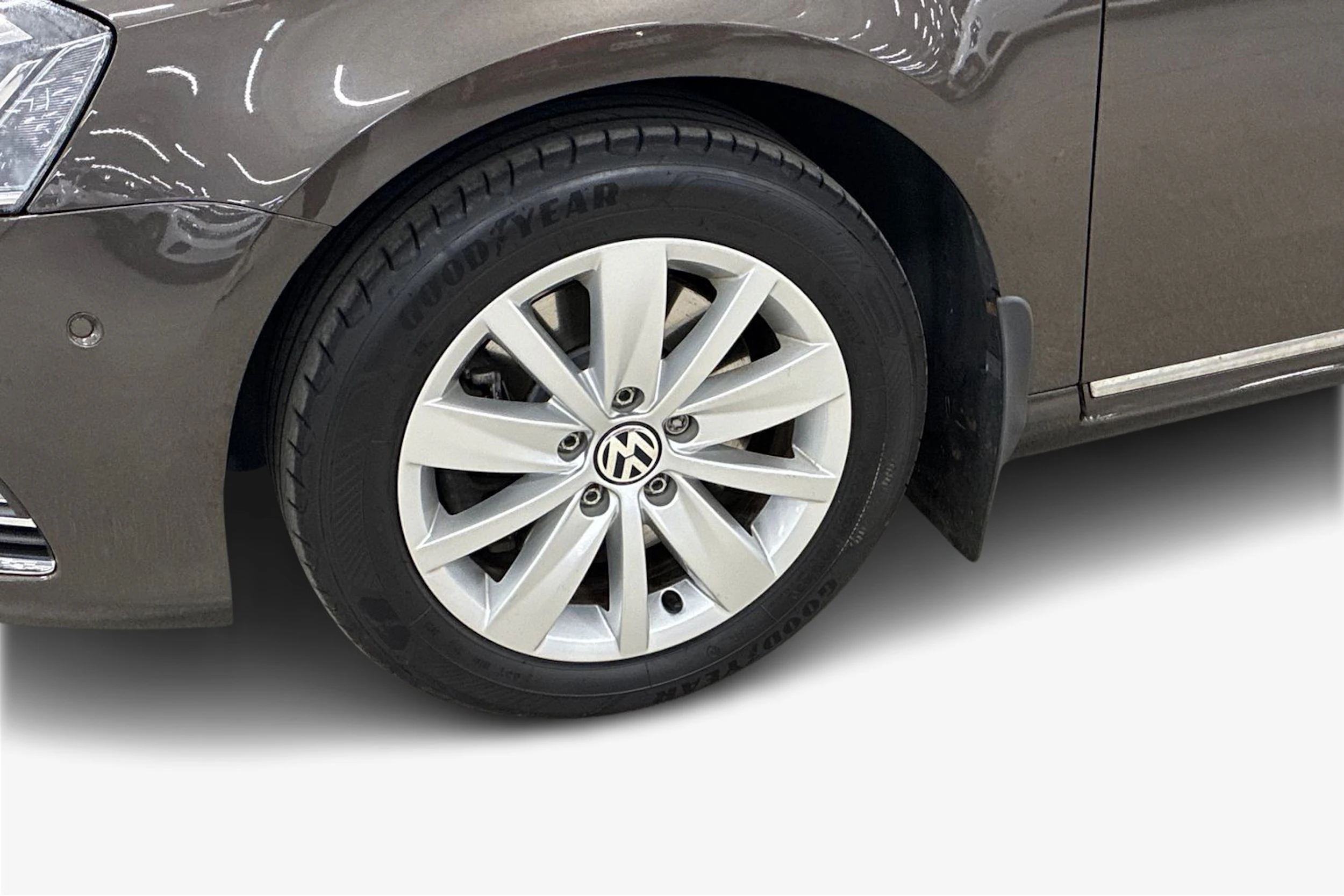 ruskea (beige) Volkswagen Passat 2012 kuva 9.