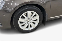 ruskea (beige) Volkswagen Passat 2012 kuva 9.