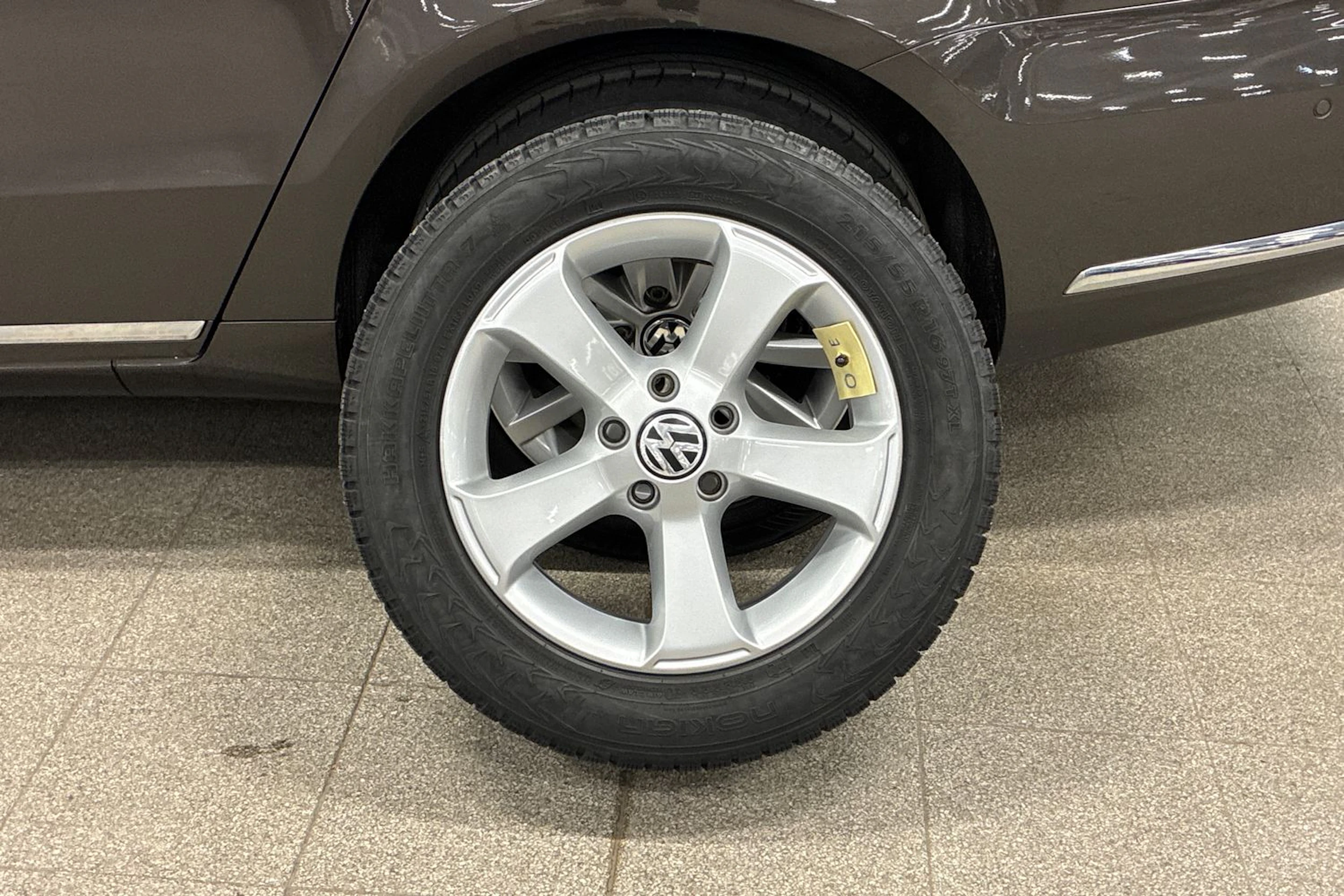 ruskea (beige) Volkswagen Passat 2012 kuva 10.