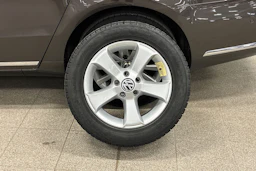 ruskea (beige) Volkswagen Passat 2012 kuva 10.