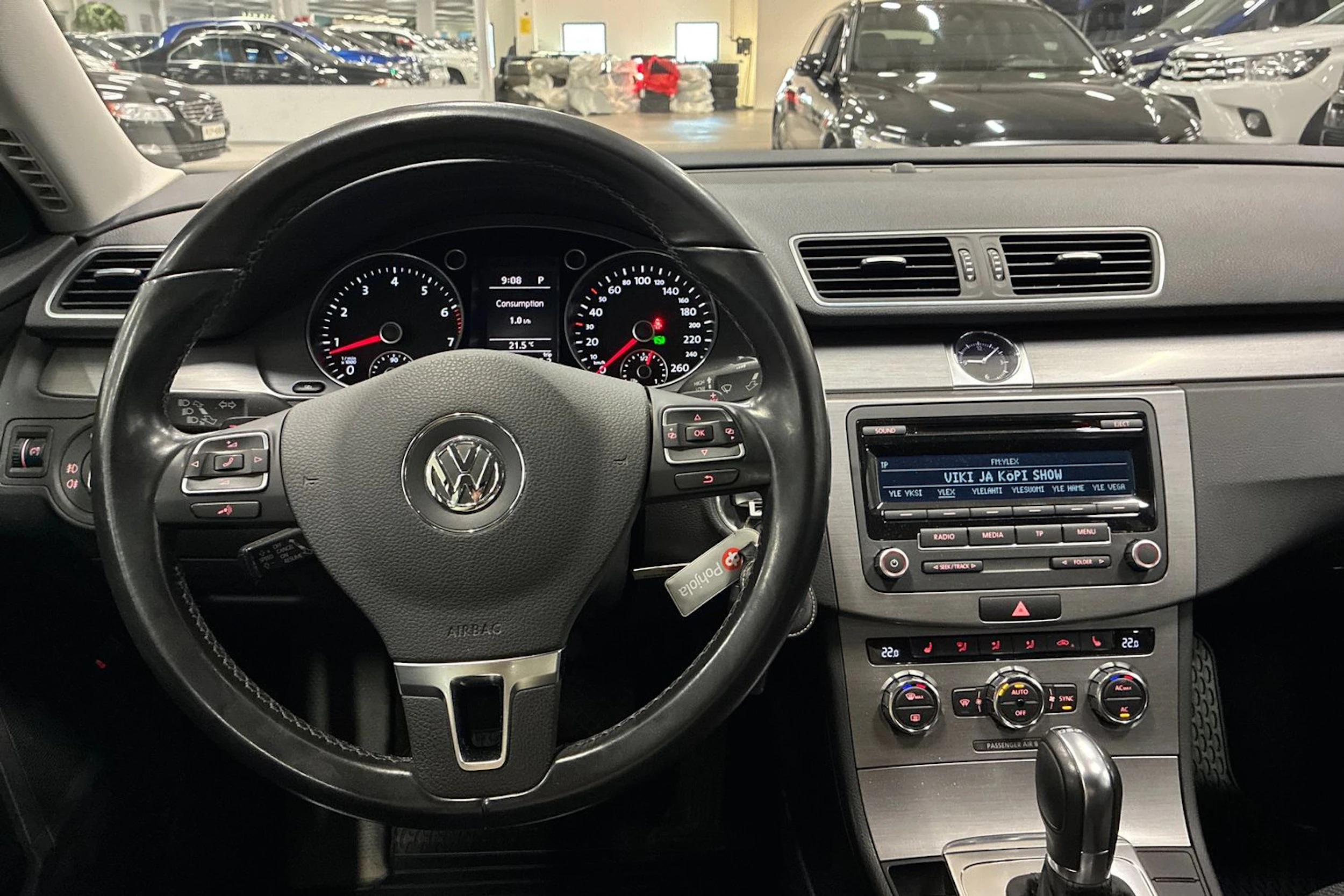 ruskea (beige) Volkswagen Passat 2012 kuva 12.