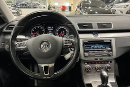 ruskea (beige) Volkswagen Passat 2012 kuva 12.