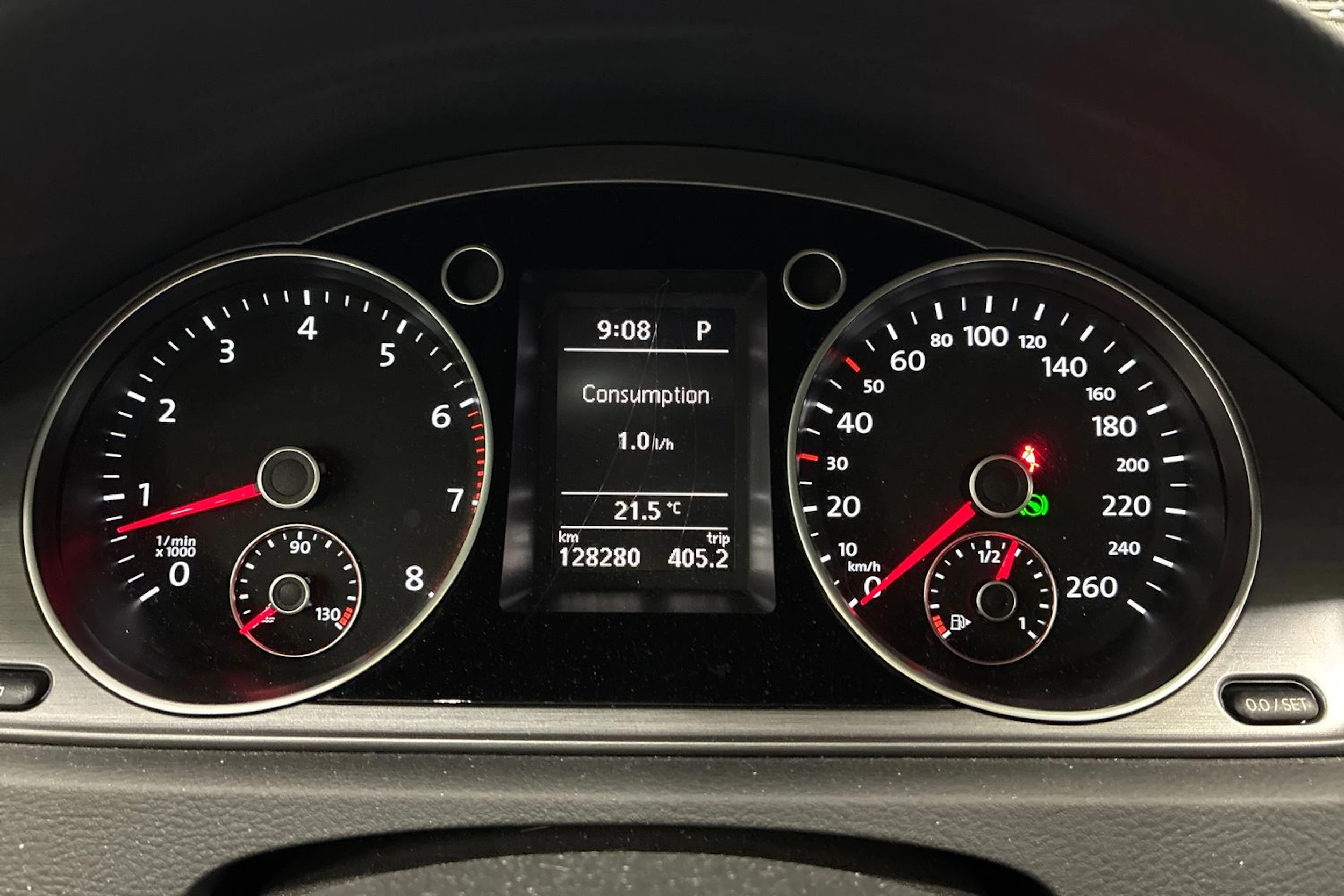 ruskea (beige) Volkswagen Passat 2012 kuva 13.