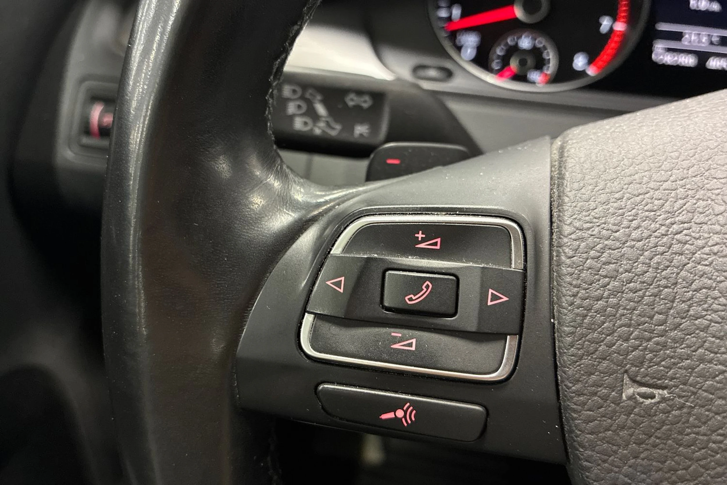 ruskea (beige) Volkswagen Passat 2012 kuva 14.