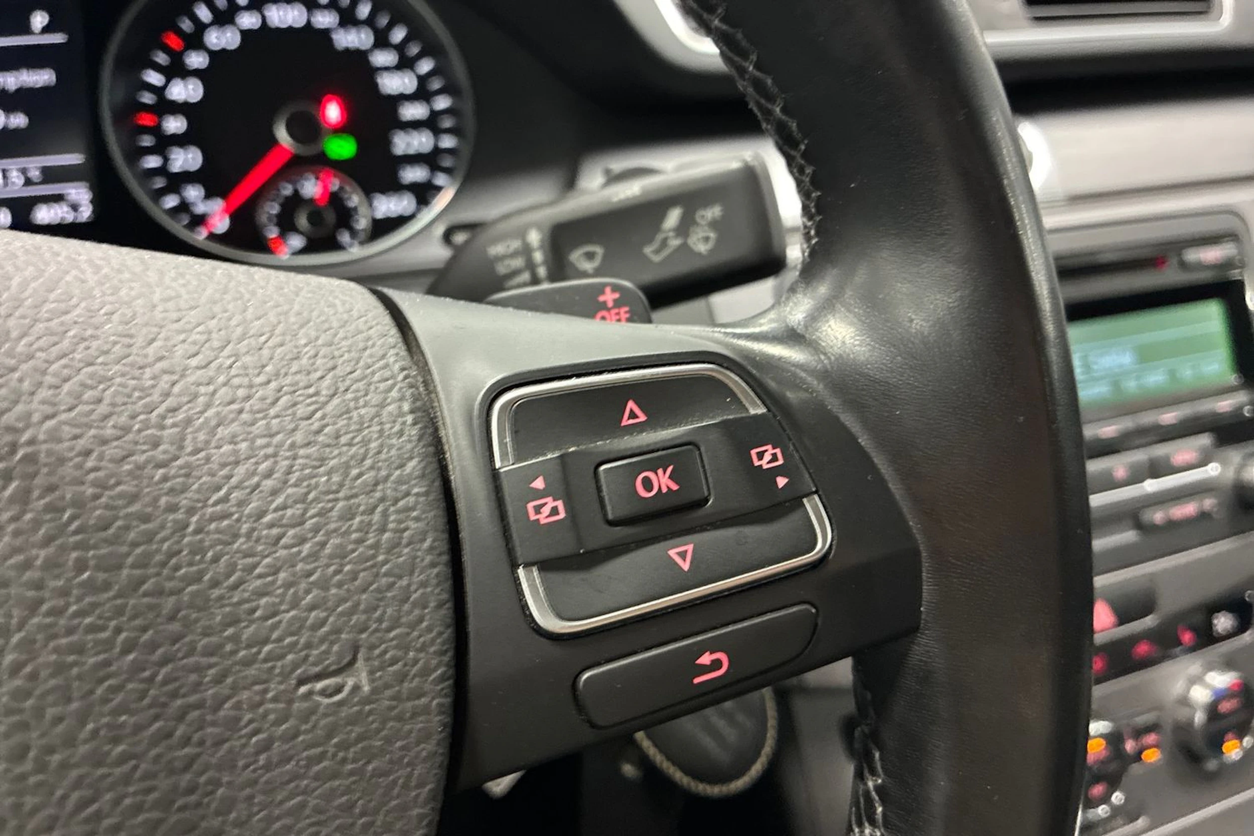ruskea (beige) Volkswagen Passat 2012 kuva 15.