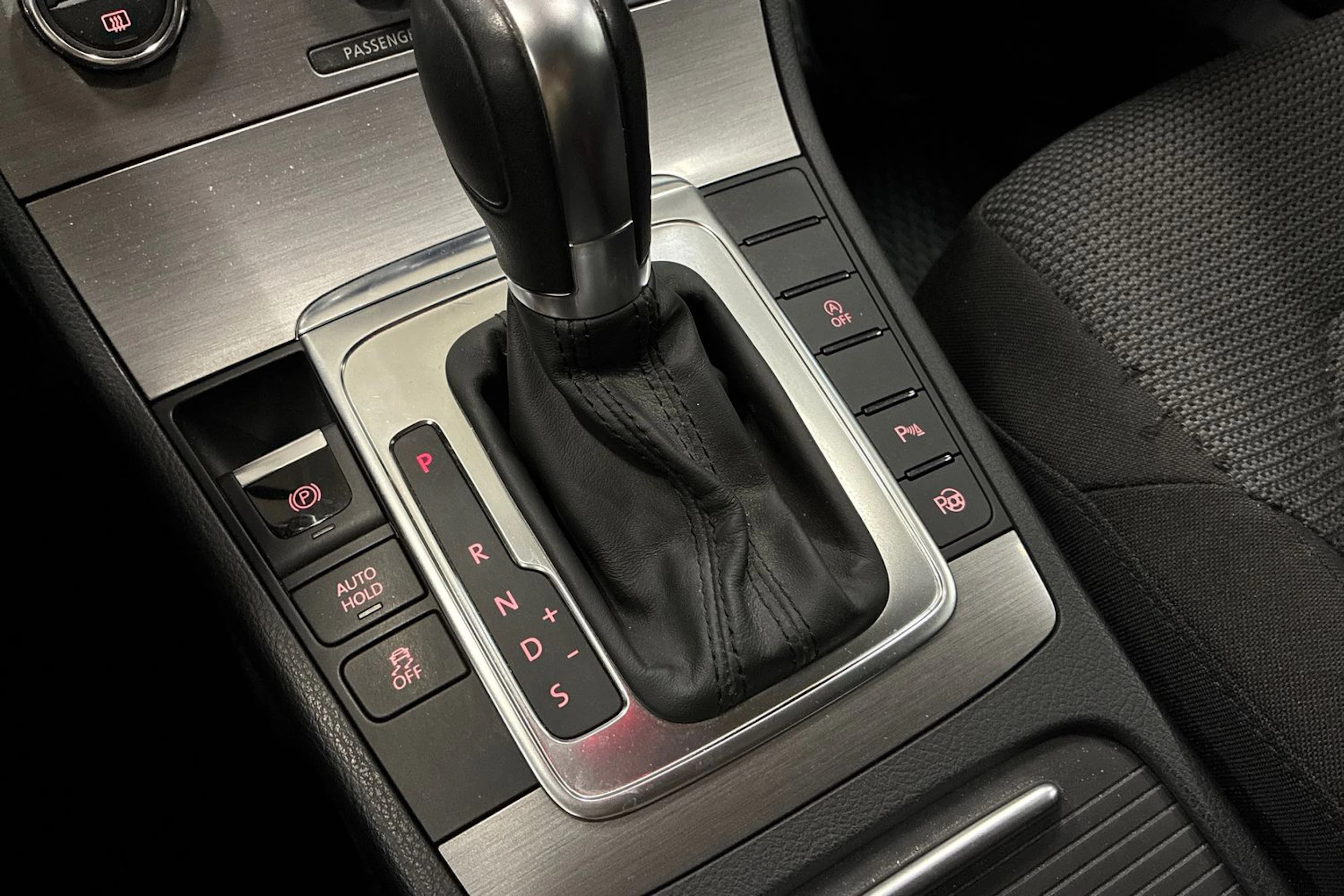 ruskea (beige) Volkswagen Passat 2012 kuva 19.