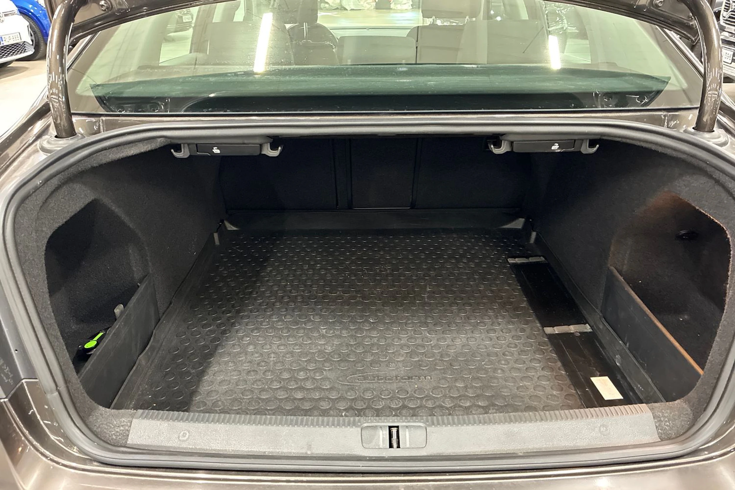ruskea (beige) Volkswagen Passat 2012 kuva 22.