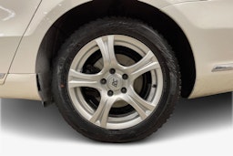 valkoinen Volkswagen Passat 2012 kuva 11.