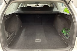 valkoinen Volkswagen Passat 2012 kuva 15.