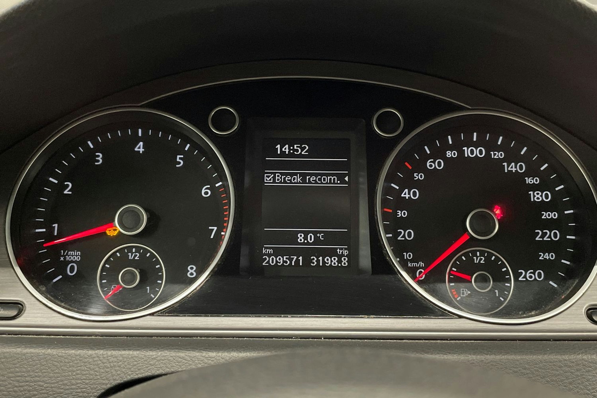 valkoinen Volkswagen Passat 2012 kuva 16.