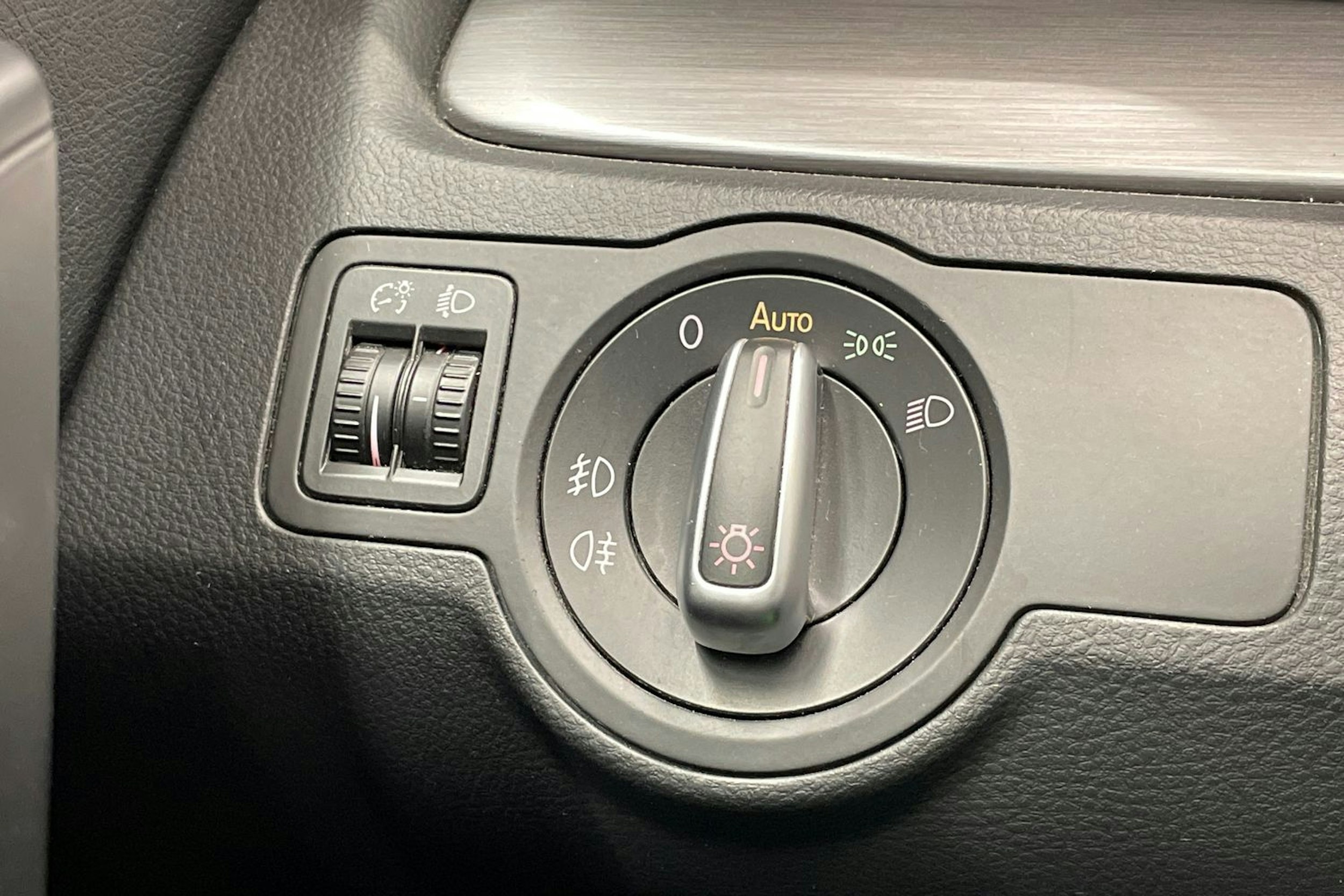 valkoinen Volkswagen Passat 2012 kuva 20.