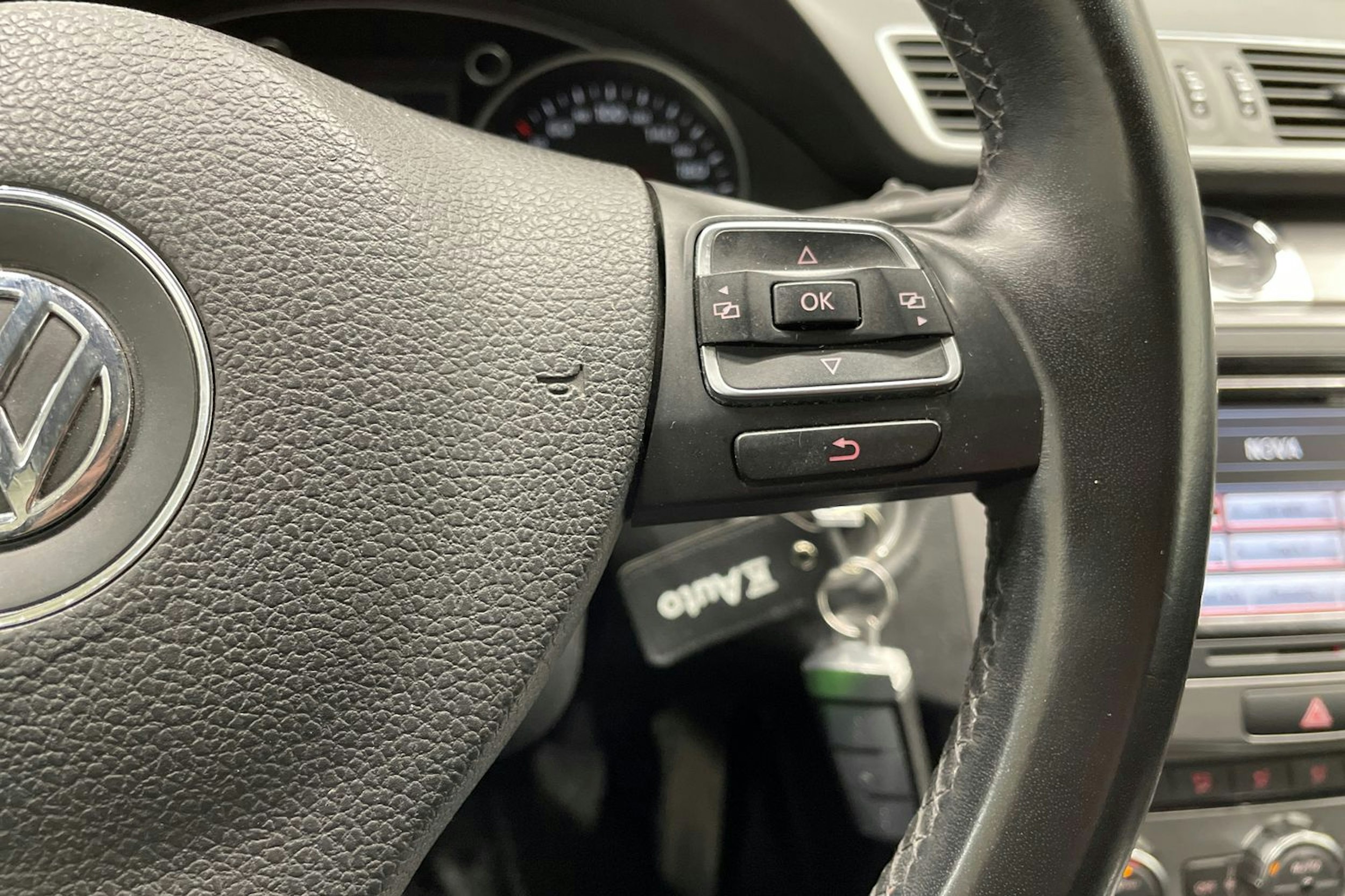 valkoinen Volkswagen Passat 2012 kuva 22.