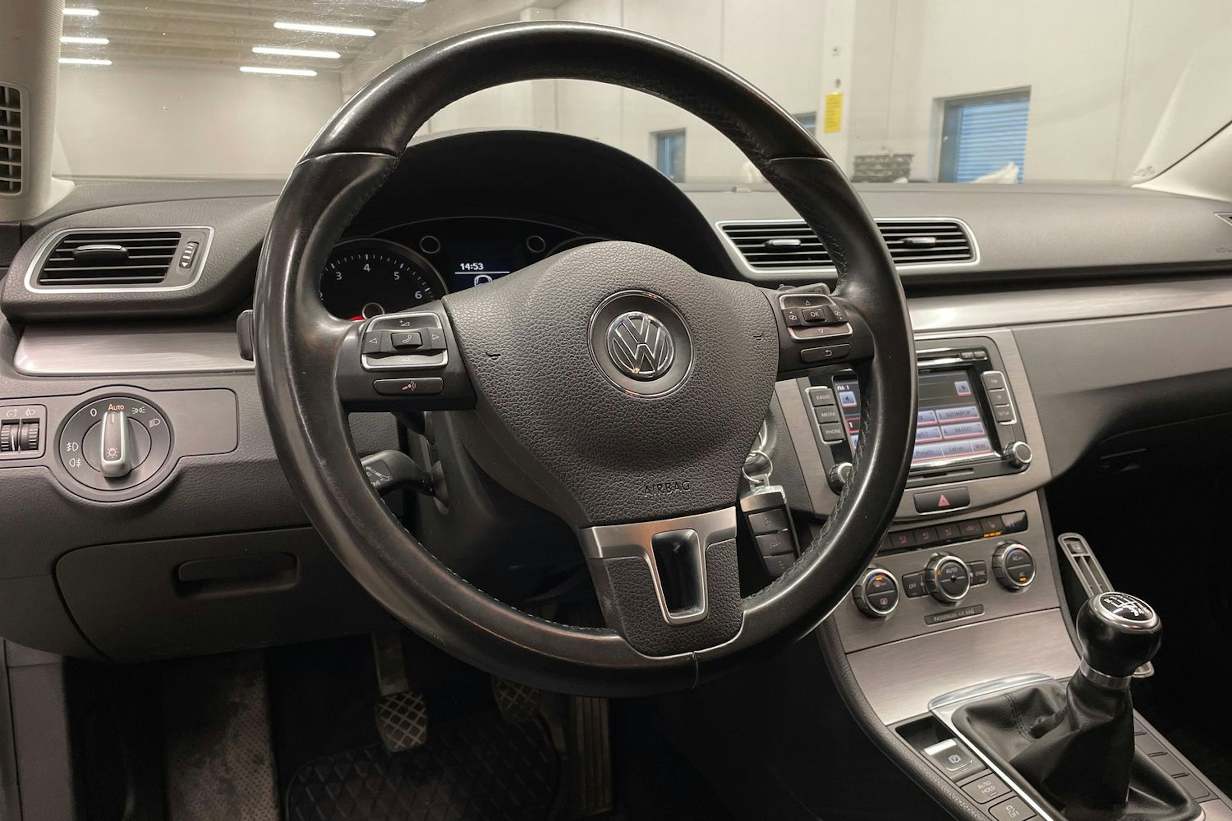 valkoinen Volkswagen Passat 2012 kuva 23.