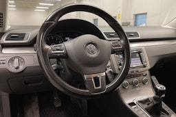 valkoinen Volkswagen Passat 2012 kuva 23.