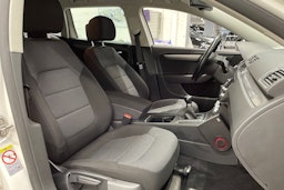 valkoinen Volkswagen Passat 2012 kuva 24.