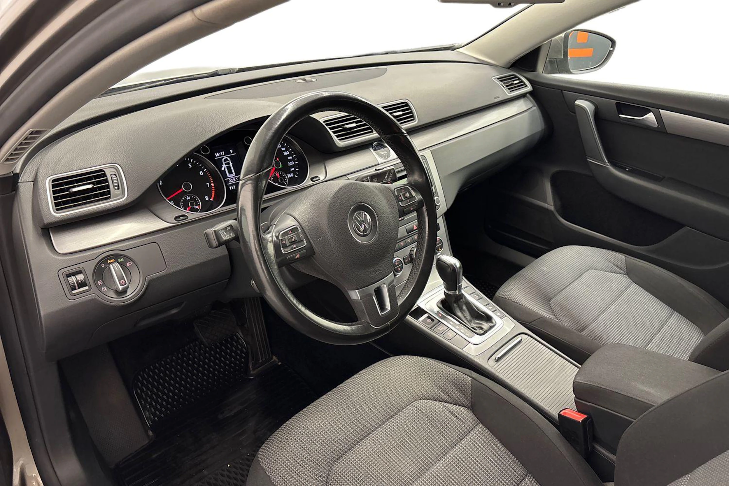 met. ruskea (beige) Volkswagen Passat 2012 kuva 8.