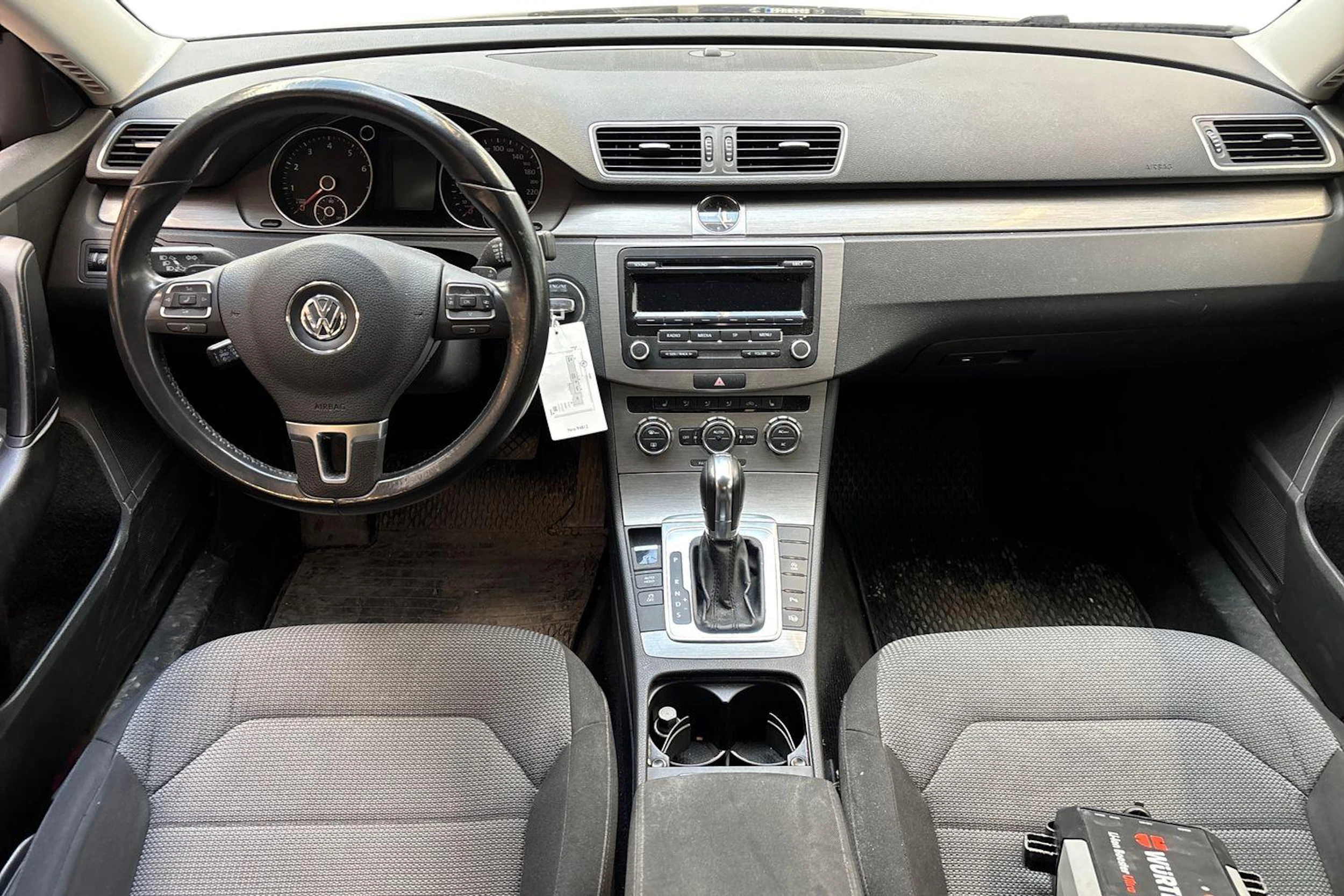 Ruskea (beige) Volkswagen PASSAT 2012 kuva 9.