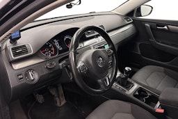 Musta Volkswagen PASSAT 2012 kuva 2.