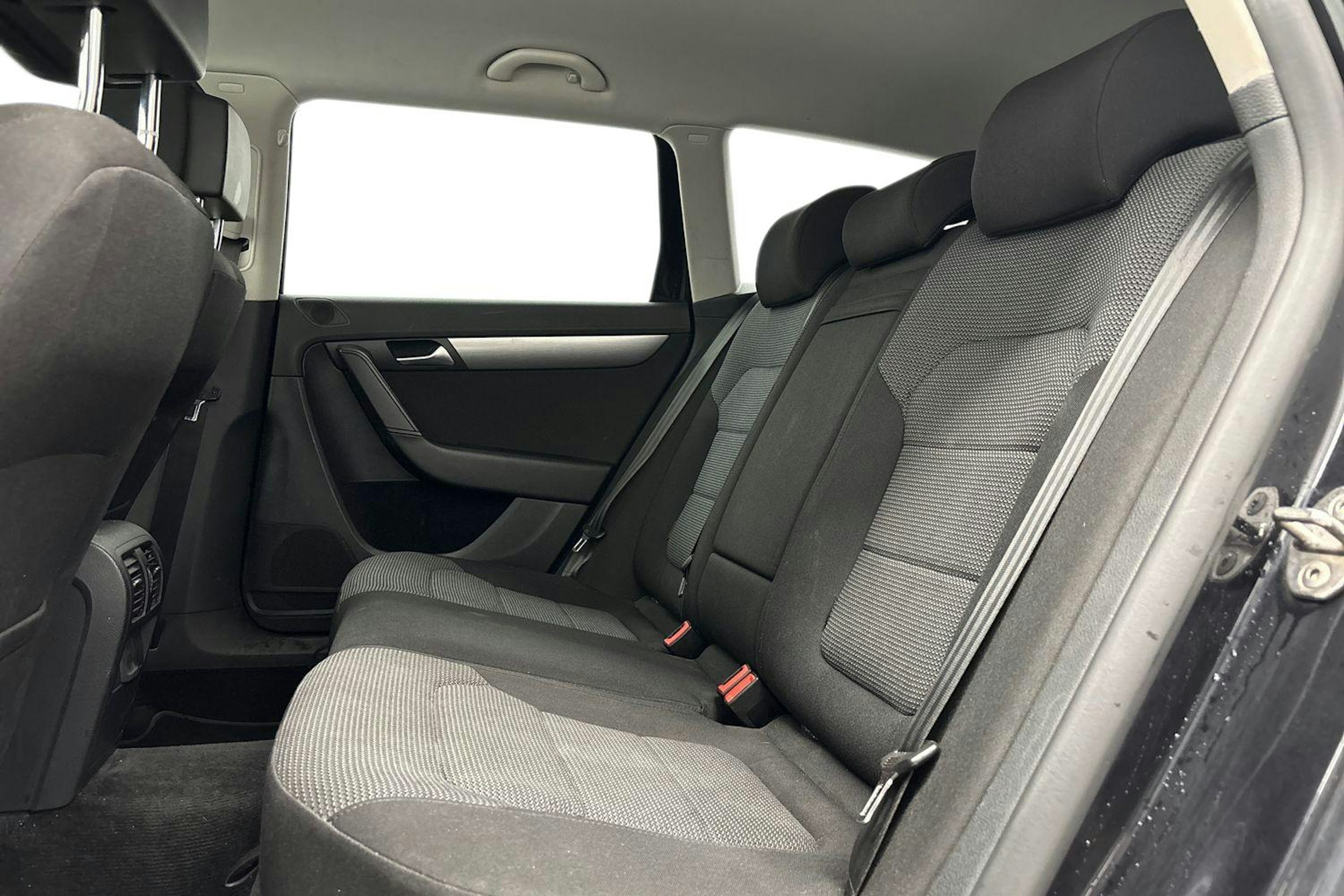 Musta Volkswagen PASSAT 2012 kuva 3.