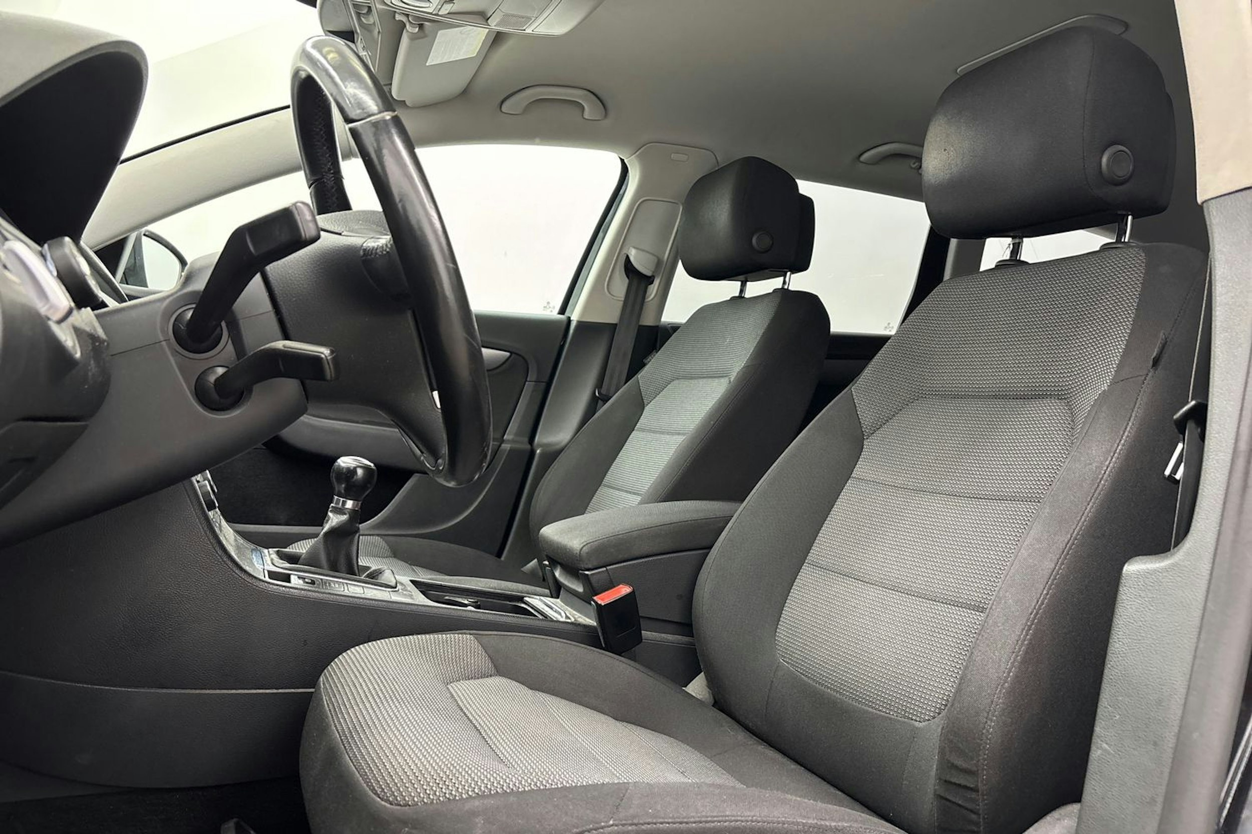 Musta Volkswagen PASSAT 2012 kuva 4.