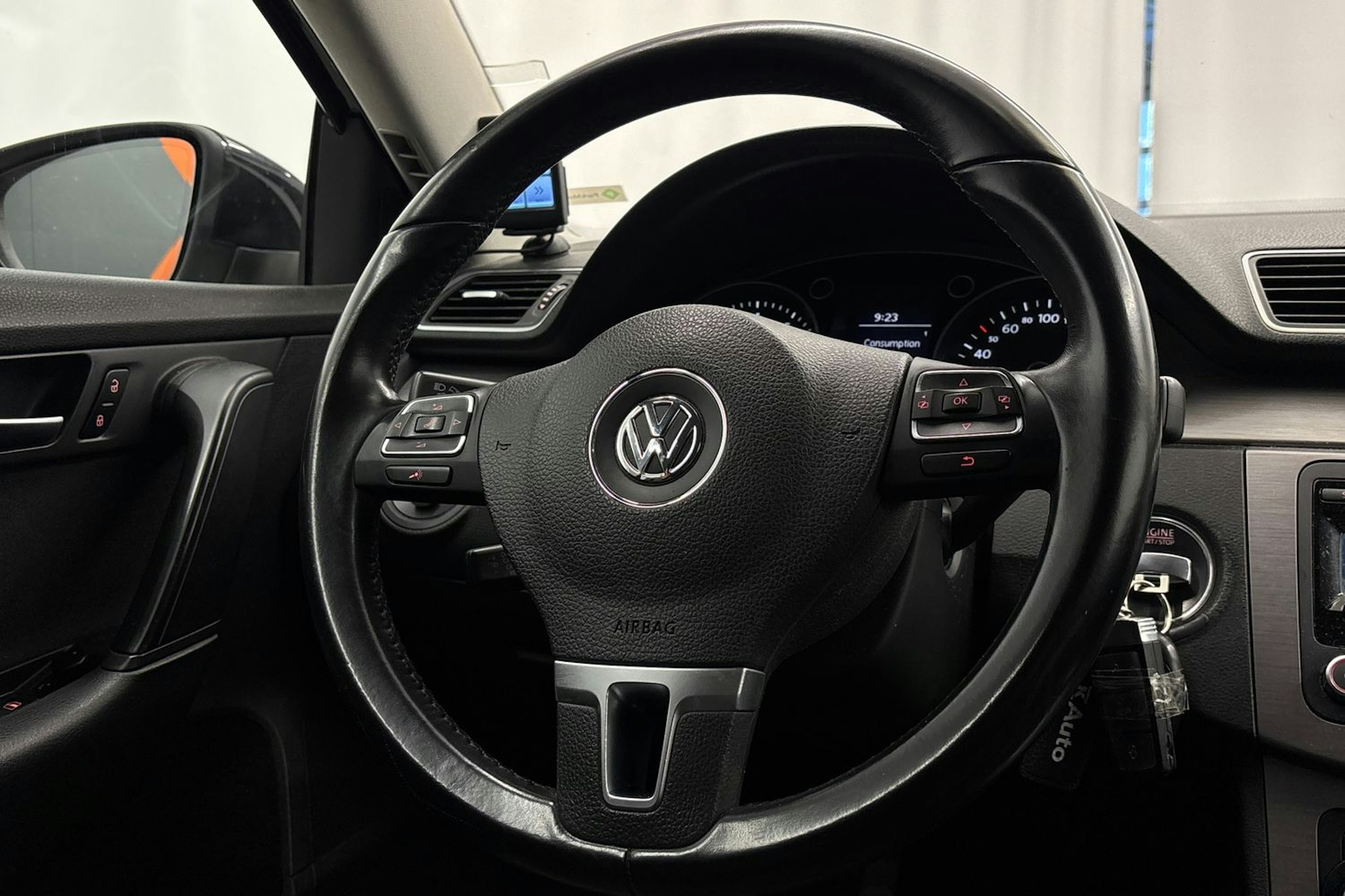 Musta Volkswagen PASSAT 2012 kuva 6.