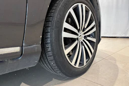 ruskea (beige) Volkswagen Passat 2012 kuva 10.
